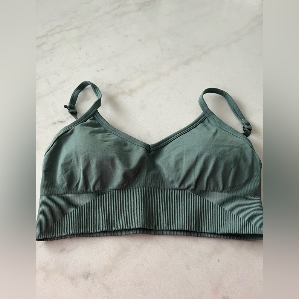 lululemon sports bra size 6 NWOT